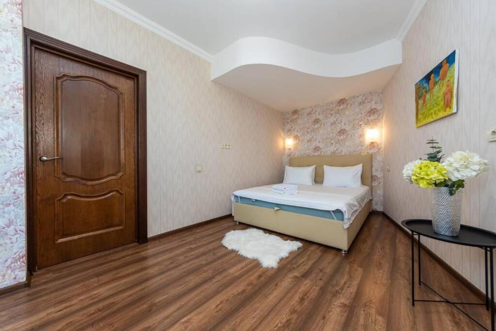 Apartments With Crazy Panoramic View Of The Dniepr Kyiv Exterior photo