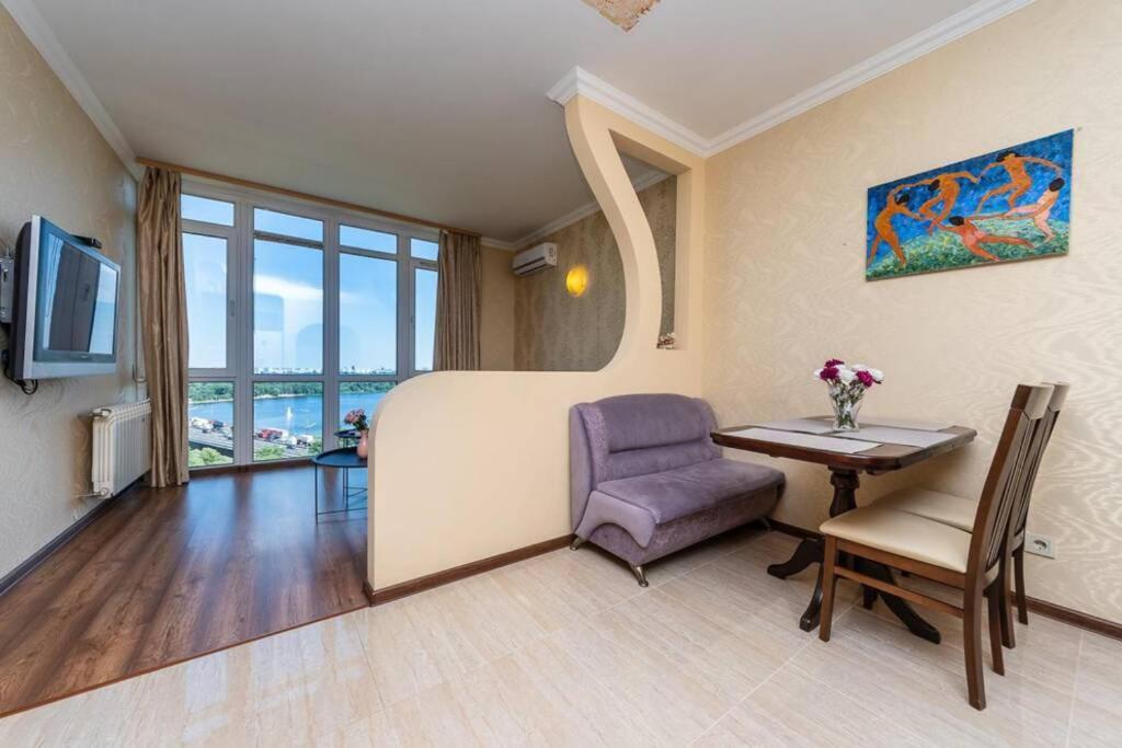 Apartments With Crazy Panoramic View Of The Dniepr Kyiv Exterior photo
