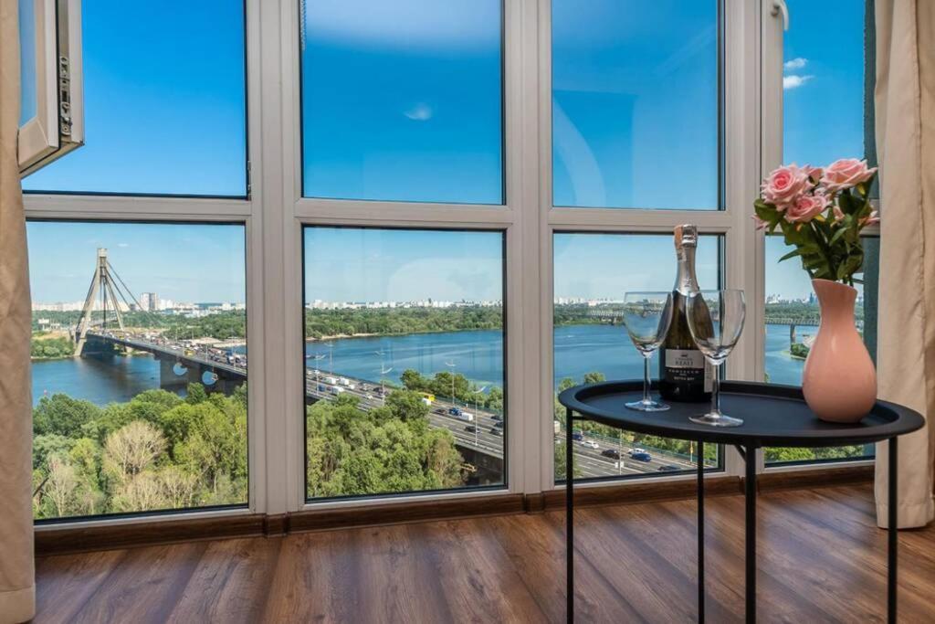 Apartments With Crazy Panoramic View Of The Dniepr Kyiv Exterior photo