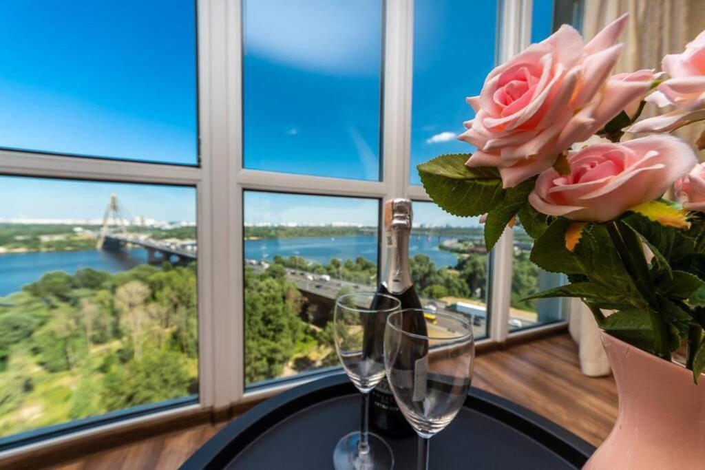 Apartments With Crazy Panoramic View Of The Dniepr Kyiv Exterior photo