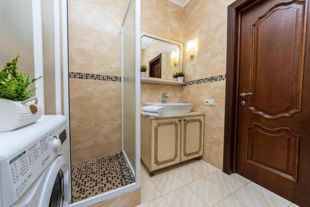 Apartments With Crazy Panoramic View Of The Dniepr Kyiv Exterior photo