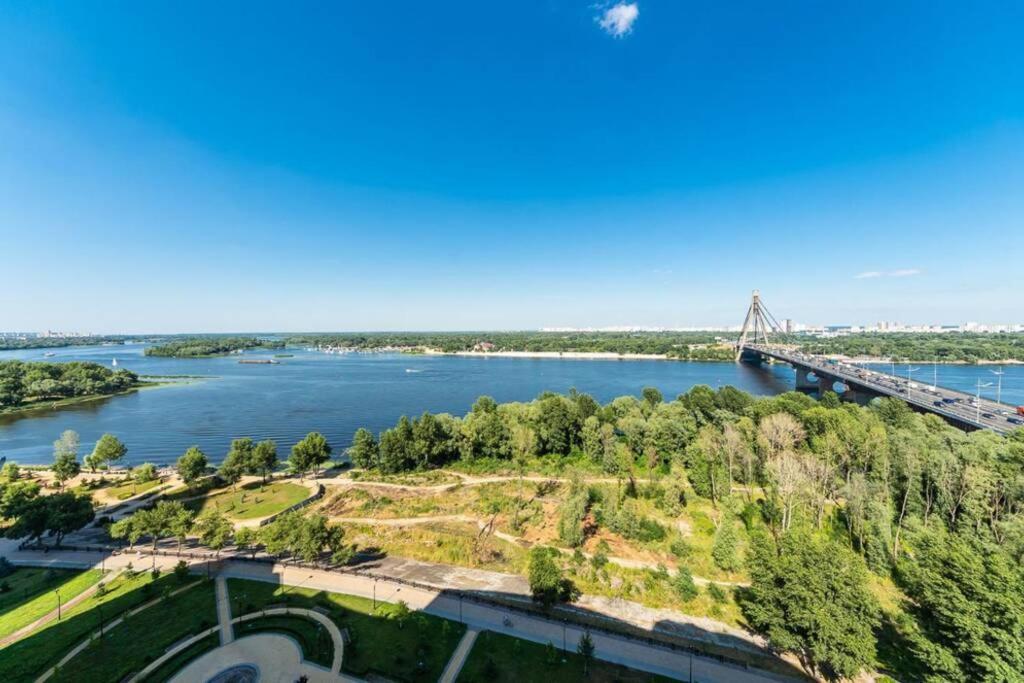 Apartments With Crazy Panoramic View Of The Dniepr Kyiv Exterior photo