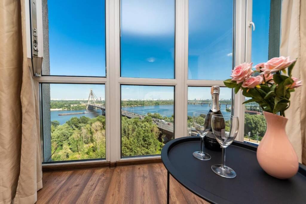 Apartments With Crazy Panoramic View Of The Dniepr Kyiv Exterior photo